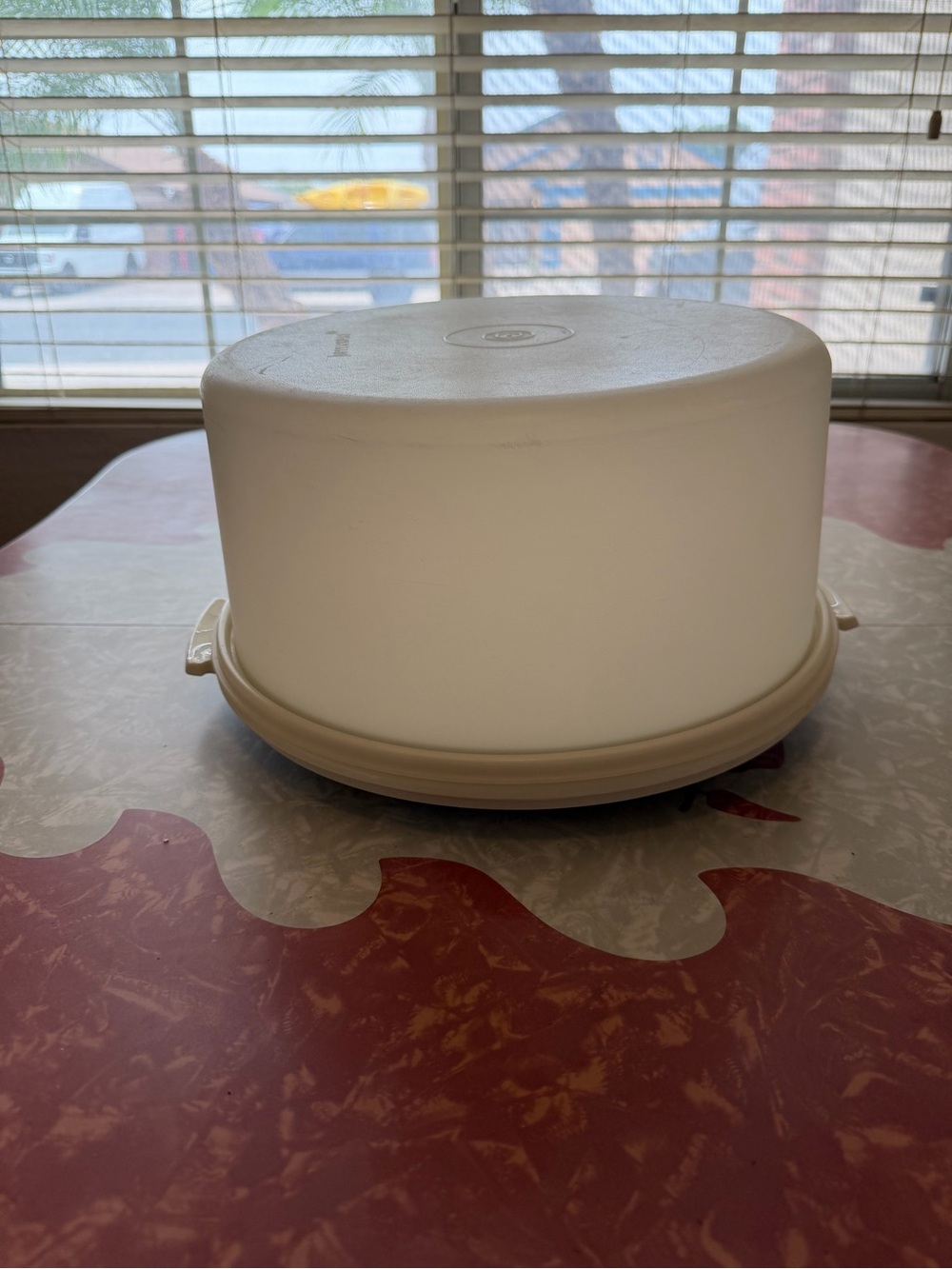 Vintage Tupperware Large Round Cake Carrier